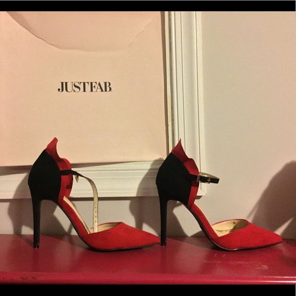 💋Red Ruffled Stilettos 👠 - Picture 5 of 7